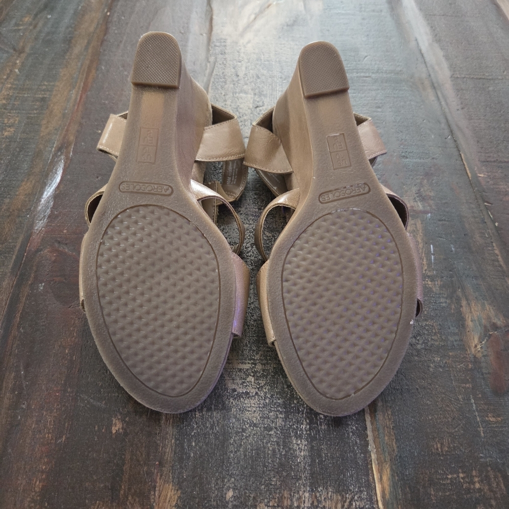 🎈2/$15 Women's Tan Wedge Sandals - Picture 4 of 7